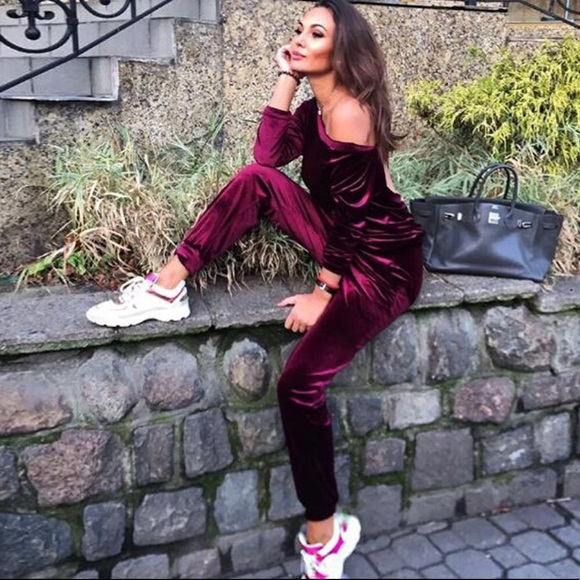 🔴 One Piece Velour Burgundy Jumpsuit - Picture 1 of 1